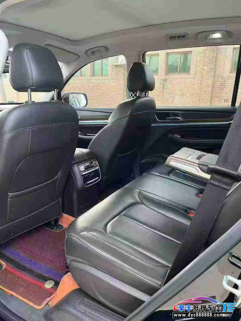 22年荣威RX8轿车抵押车出售