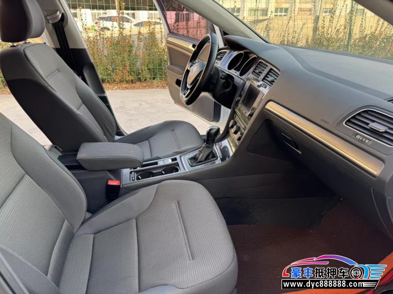 17年大众高尔夫轿车抵押车出售