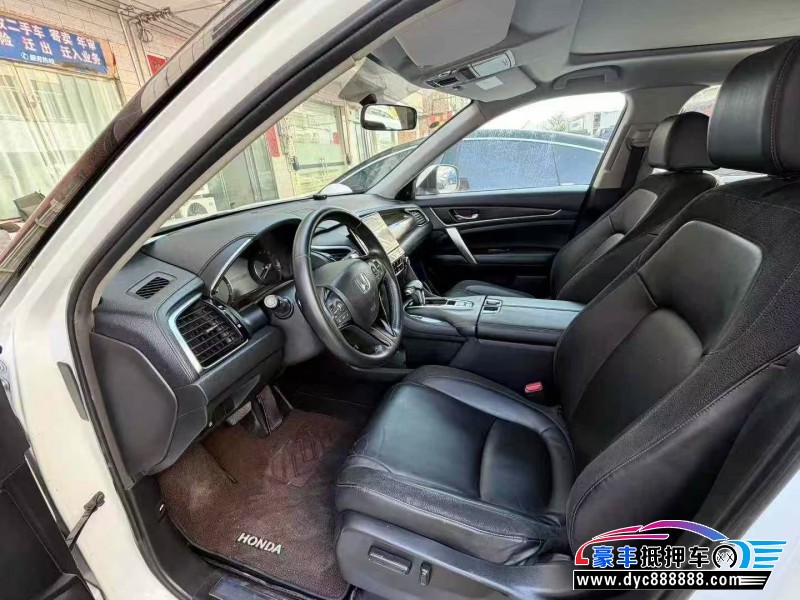 17年本田冠道轿车抵押车出售