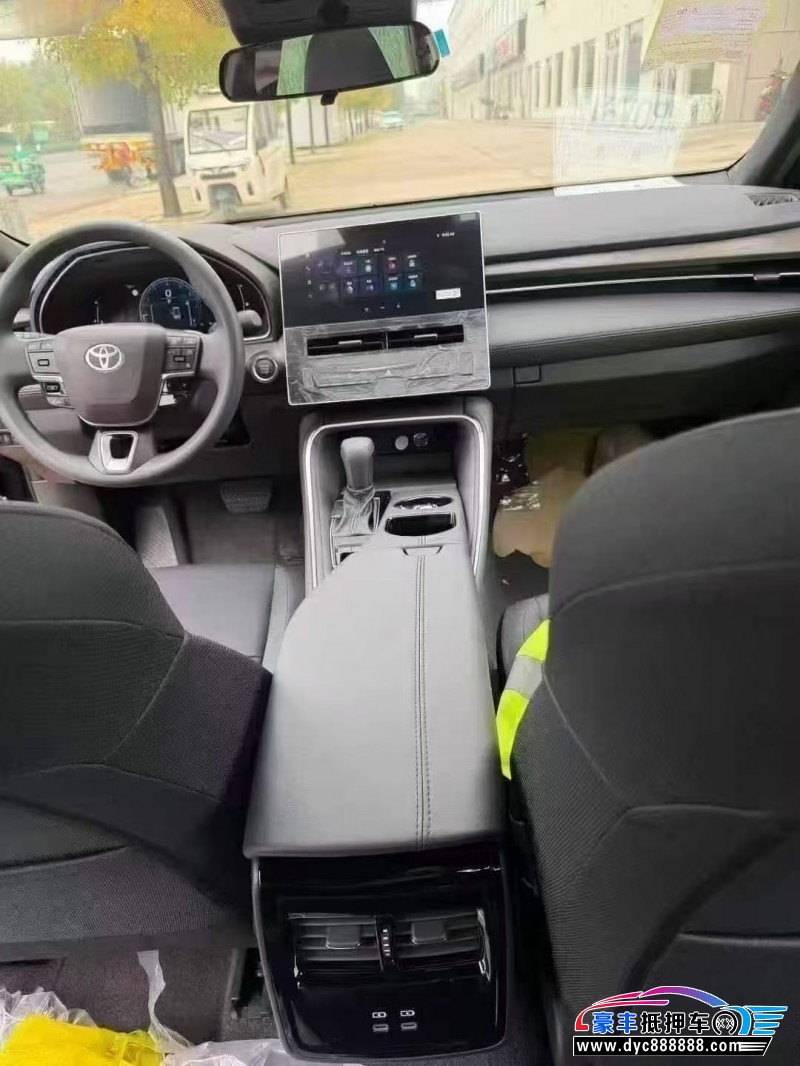 25年丰田亚洲龙轿车抵押车出售