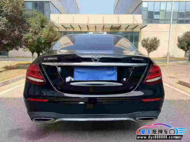 17年奔驰E轿车抵押车出售