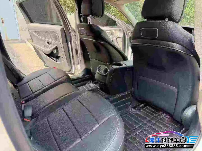 17年奔驰E轿车抵押车出售