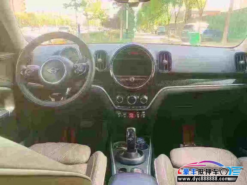 20年宝马MINISUV抵押车出售