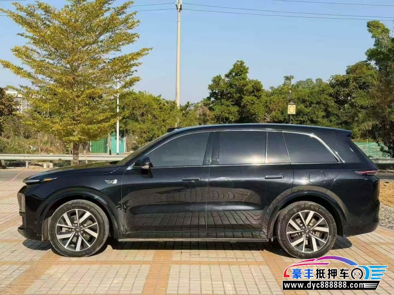 23年理想L8轿车抵押车出售