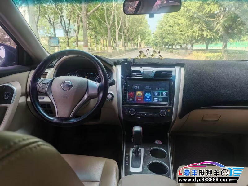 15年日产天籁轿车抵押车出售