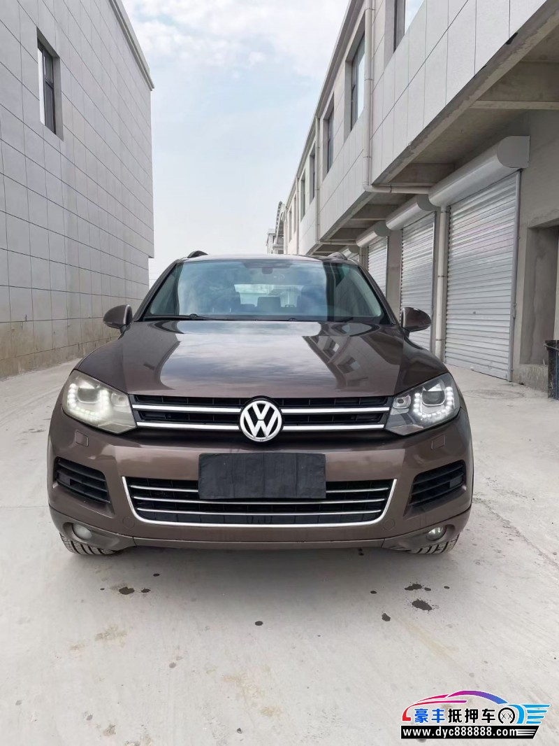 13年大众途锐轿车