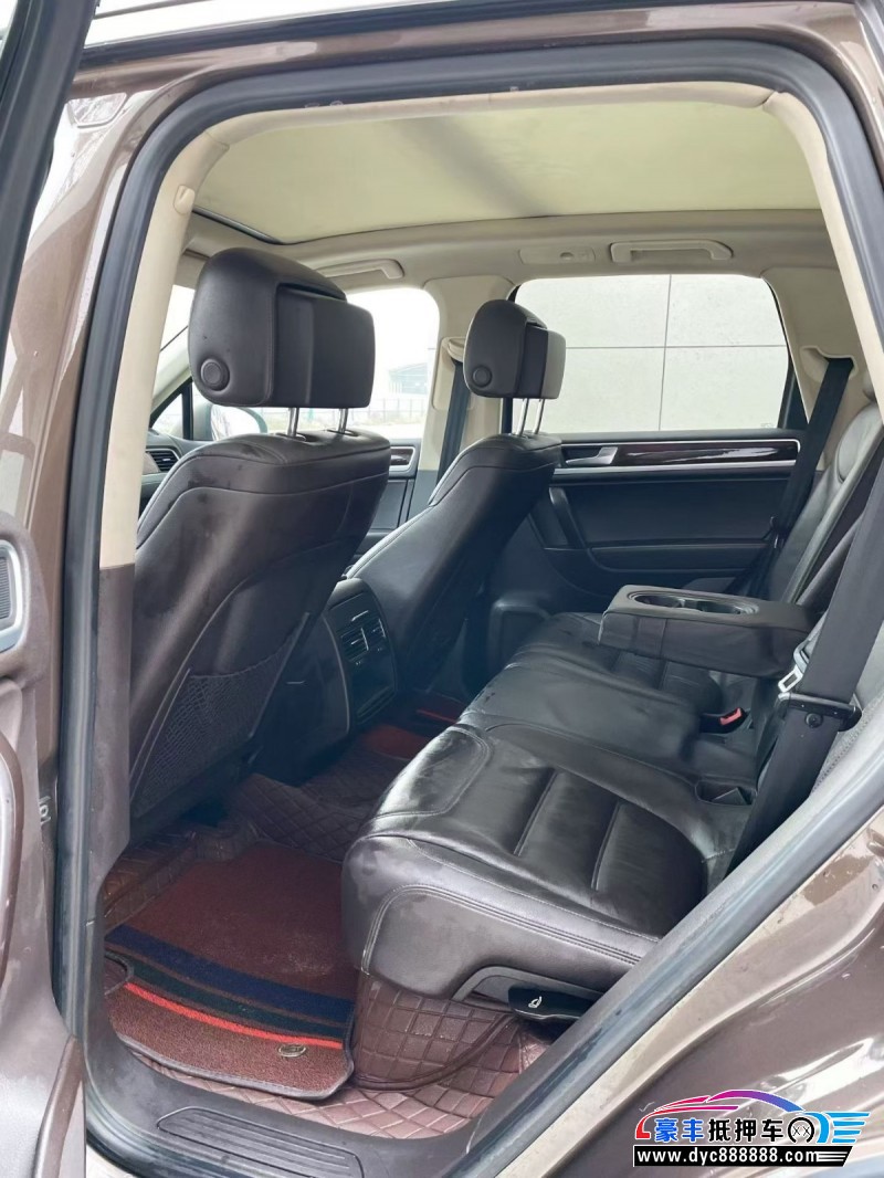 13年大众途锐轿车抵押车出售