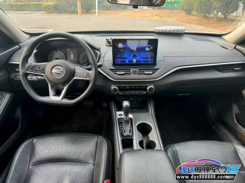 22年日产天籁轿车抵押车出售