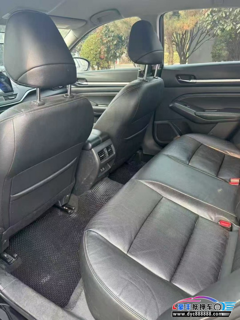 22年日产天籁轿车抵押车出售