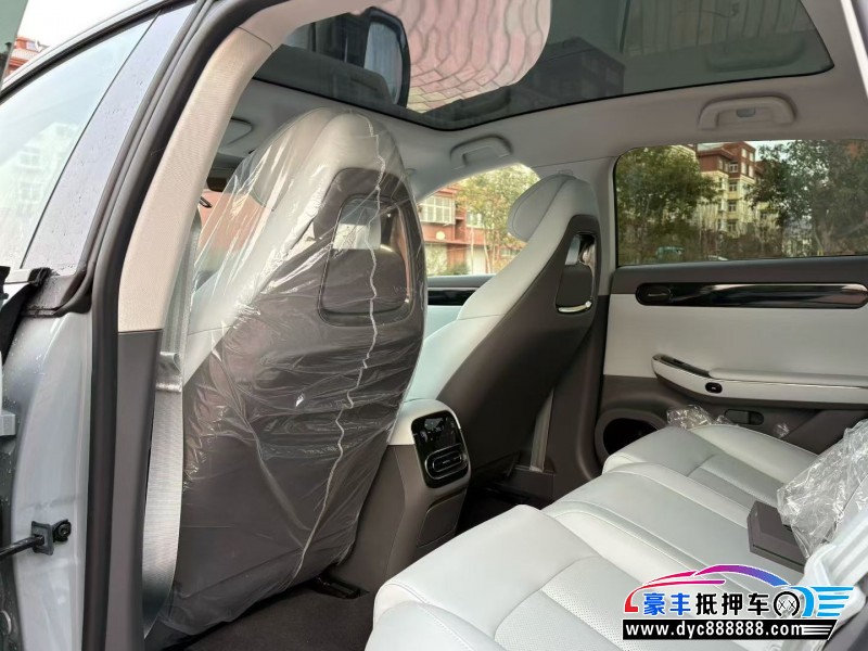 25年零跑c01轿车抵押车出售