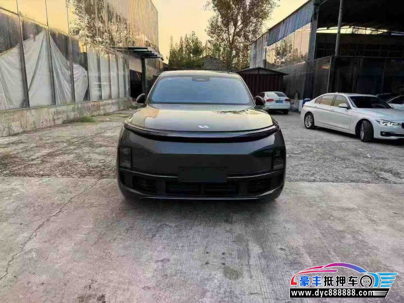 24年理想L8轿车抵押车出售