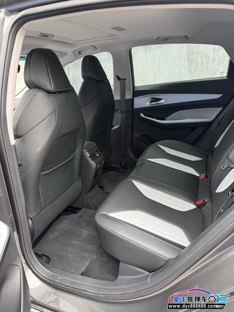 23年吉利缤越轿车抵押车出售