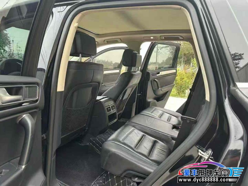 18年大众途锐轿车抵押车出售