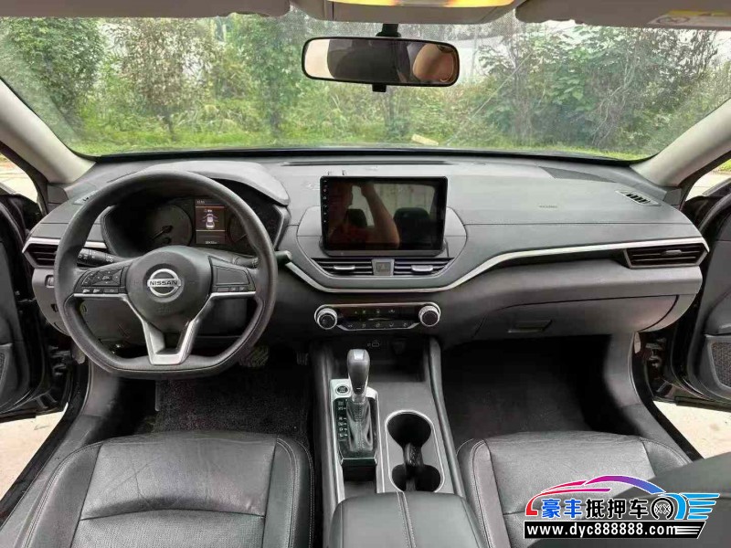 22年日产天籁轿车抵押车出售