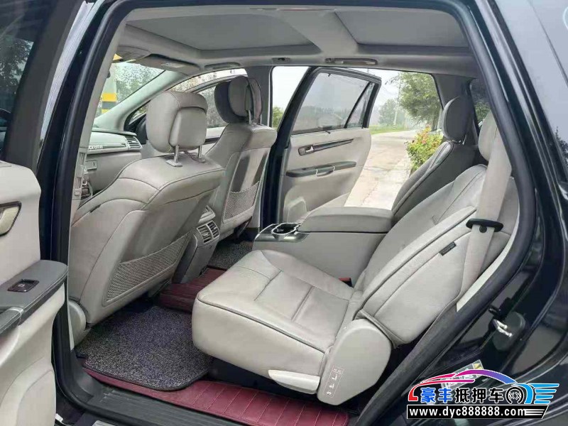 17年奔驰R轿车抵押车出售