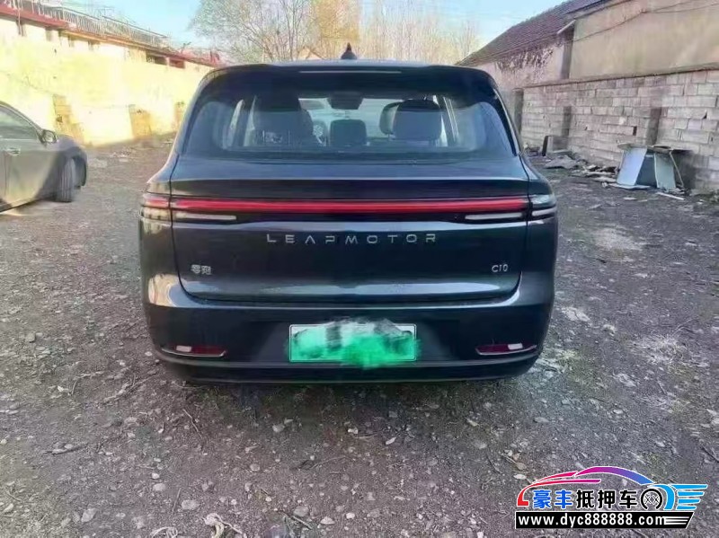 25年零跑C10轿车抵押车出售