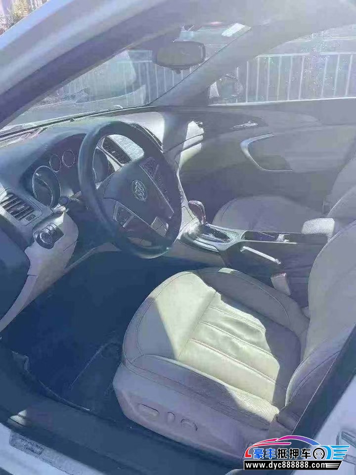 13年别克君威轿车抵押车出售