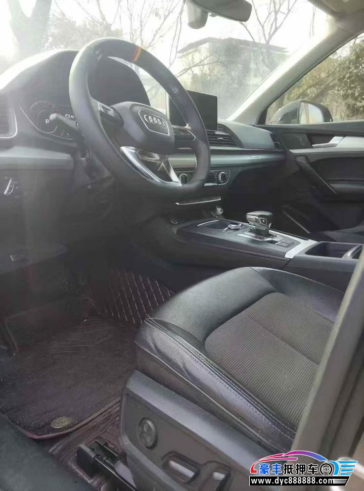 18年奥迪Q5轿车抵押车出售