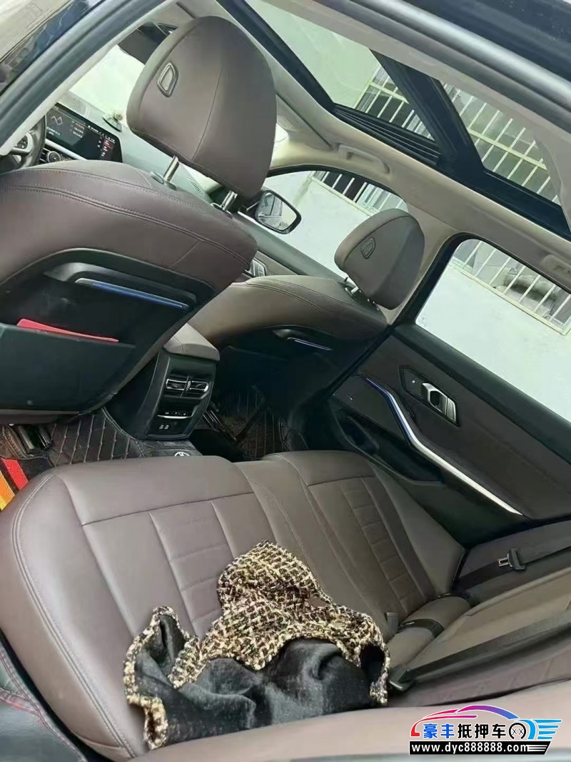 21年宝马3系轿车抵押车出售