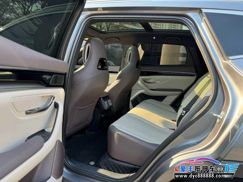 25年比亚迪宋轿车抵押车出售