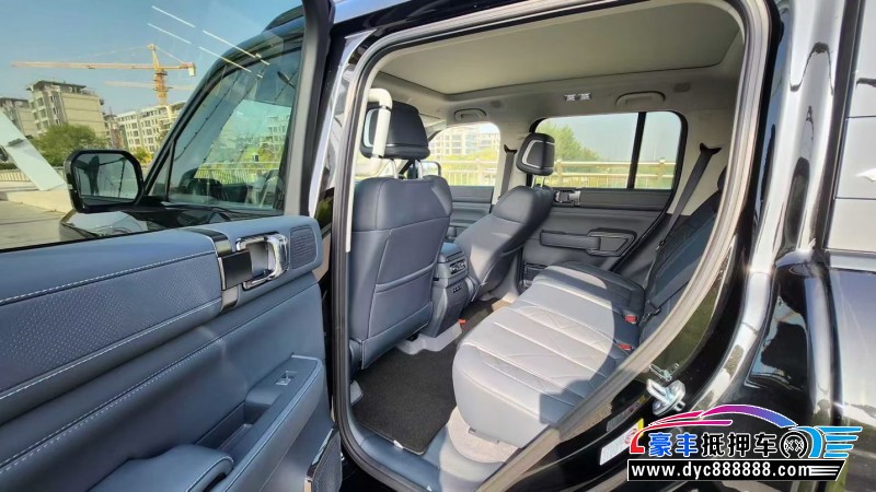 25年方程豹5轿车抵押车出售