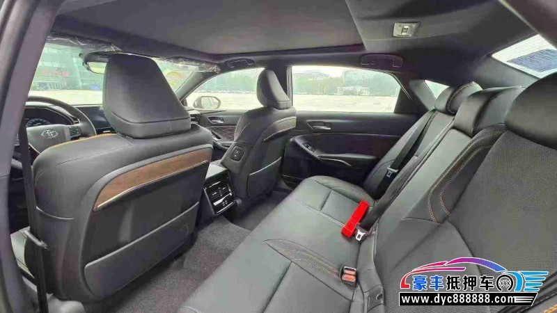 25年丰田亚洲龙轿车抵押车出售