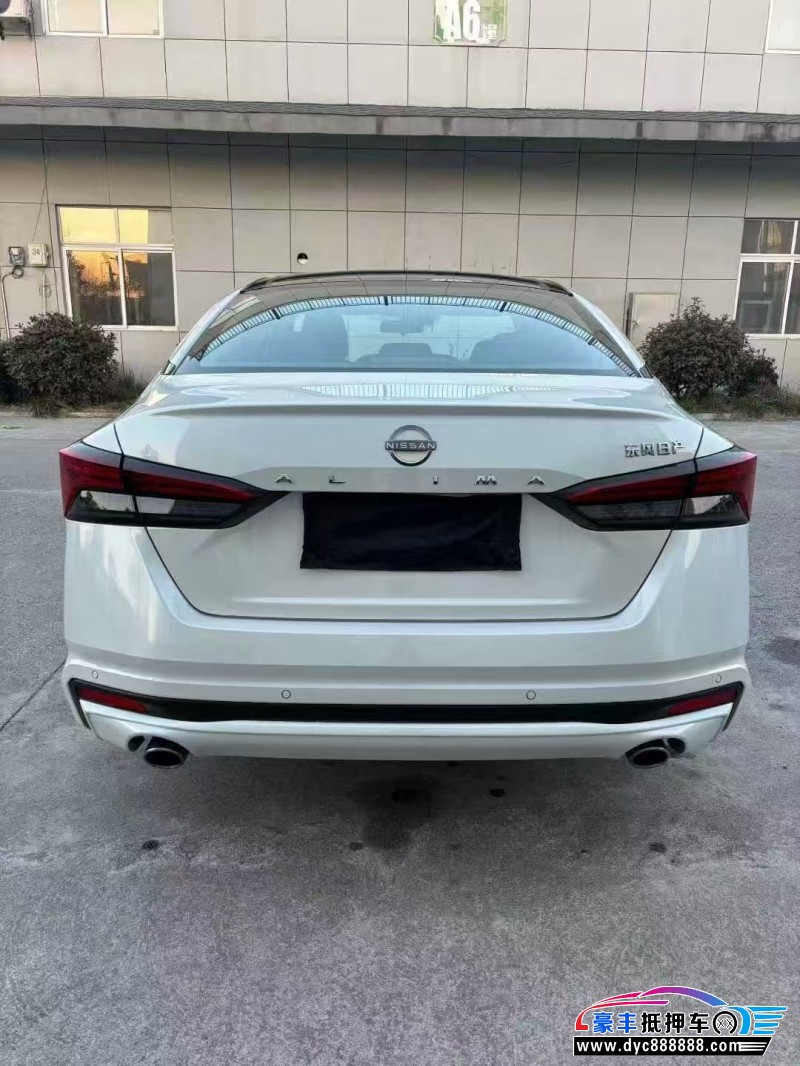 23年日产天籁轿车抵押车出售