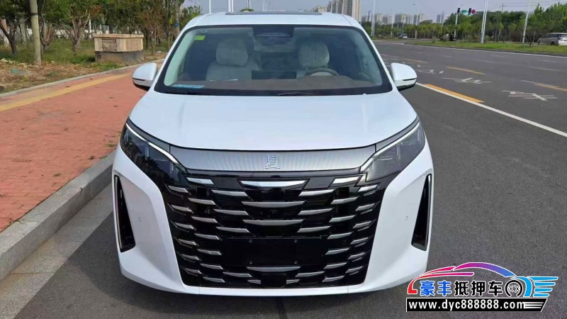 抵押车出售25年比亚迪夏轿车