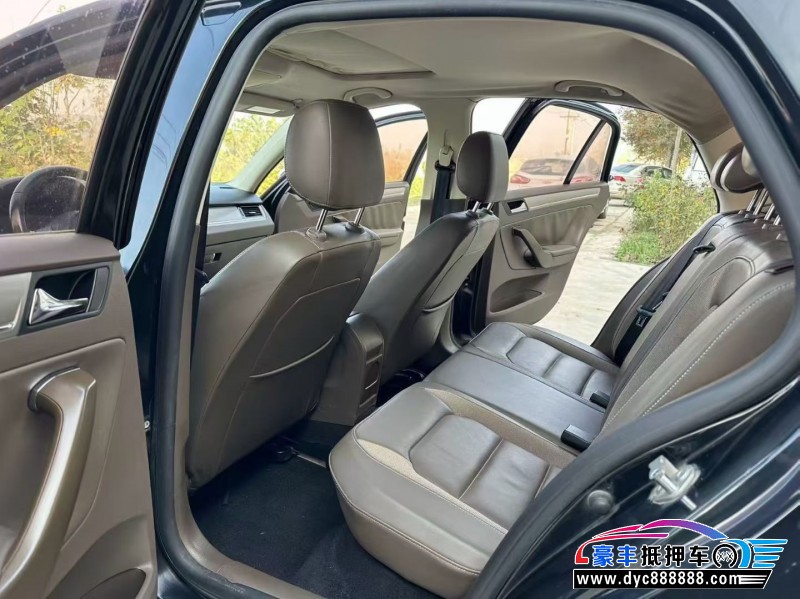 14年大众宝来轿车抵押车出售