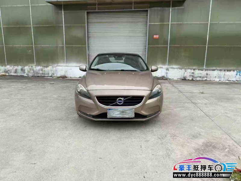 15年沃尔沃V40轿车抵押车出售