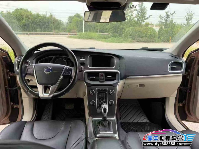 15年沃尔沃V40轿车抵押车出售