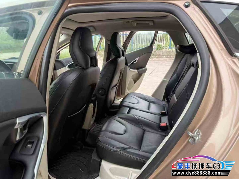 15年沃尔沃V40轿车抵押车出售