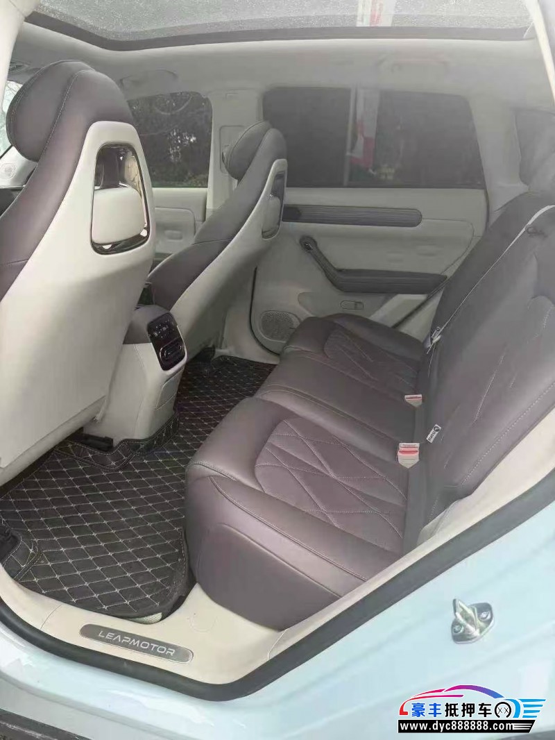 25年零跑C11轿车抵押车出售