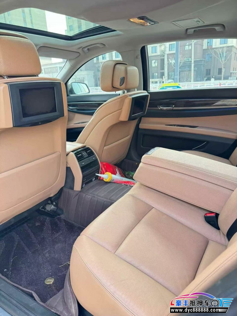 10年宝马7系轿车抵押车出售