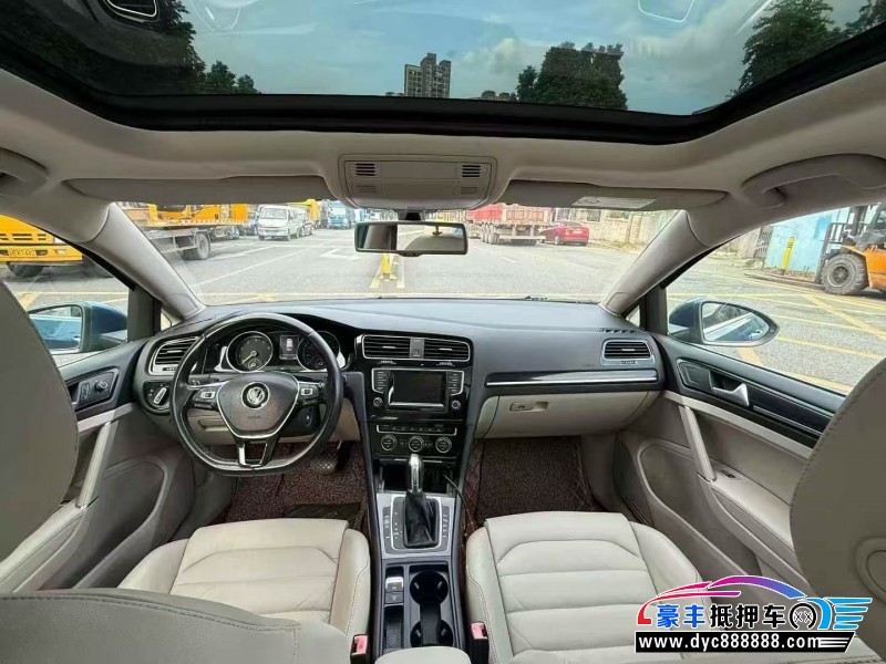 14年大众高尔夫轿车抵押车出售