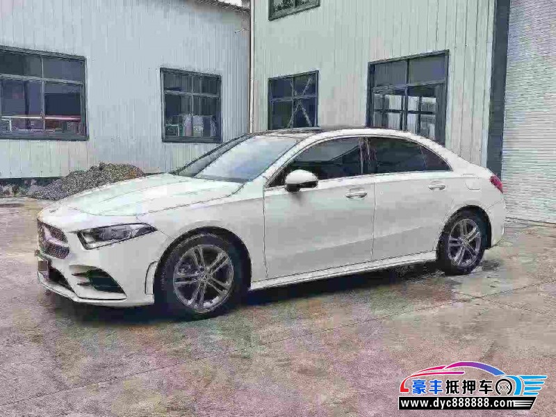 21年奔驰A轿车抵押车出售