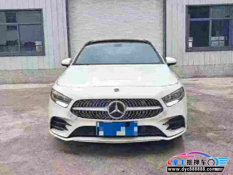 21年奔驰A轿车抵押车出售