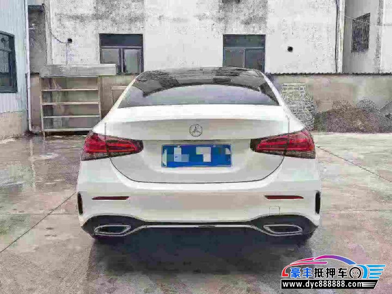 21年奔驰A轿车抵押车出售