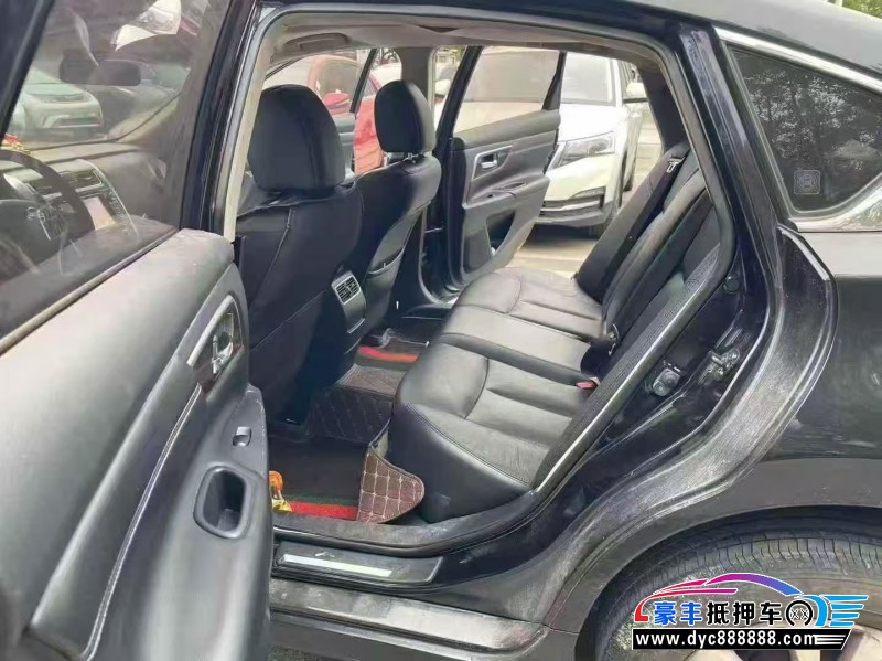 13年日产天籁轿车抵押车出售