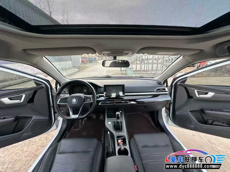 20年比亚迪秦轿车抵押车出售