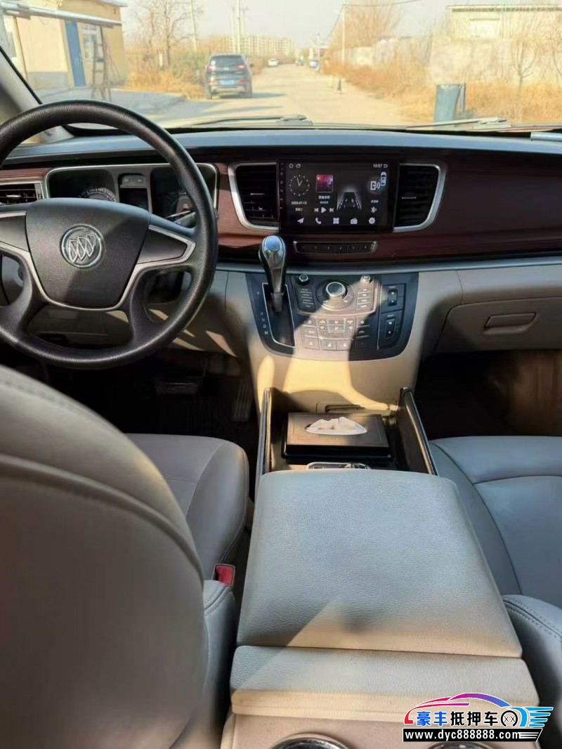 15年别克GL8轿车抵押车出售