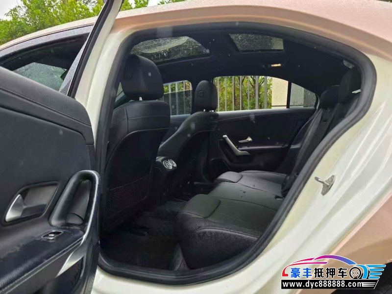 20年奔驰A轿车抵押车出售