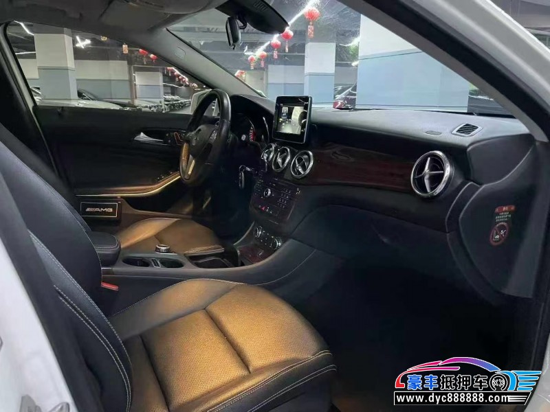 16年奔驰GLA轿车抵押车出售