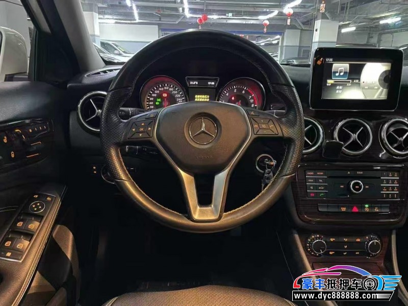 16年奔驰GLA轿车抵押车出售