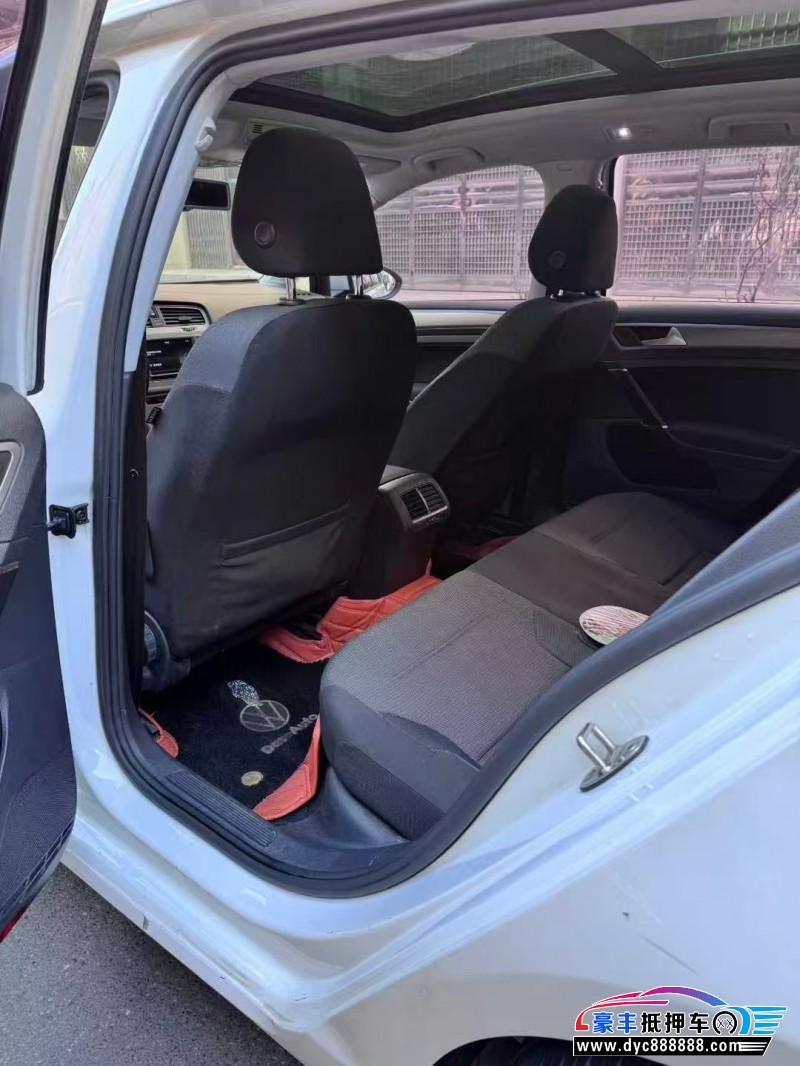 16年大众高尔夫轿车抵押车出售