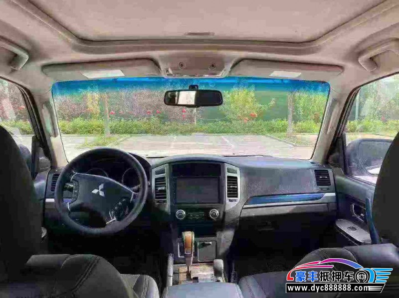 19年三菱帕杰罗轿车抵押车出售