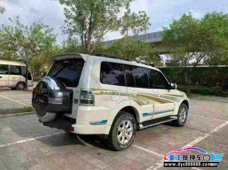 19年三菱帕杰罗轿车抵押车出售