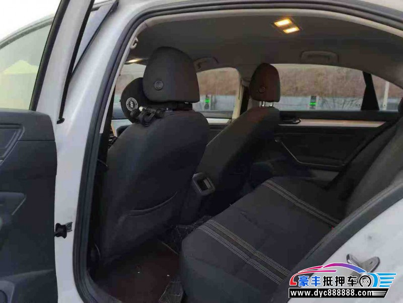 17年大众凌渡轿车抵押车出售