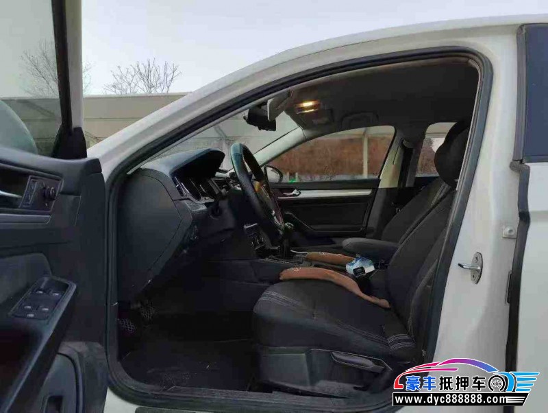 17年大众凌渡轿车抵押车出售