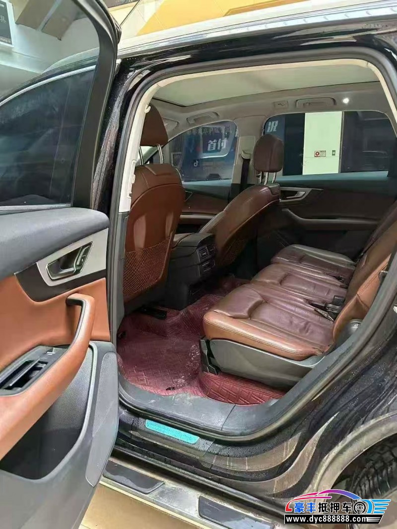 17年奥迪Q7轿车抵押车出售